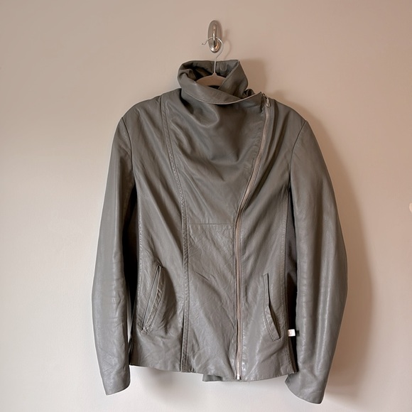 Buttery soft and versatile light grey leather jacket from Rudsak - Picture 3 of 8